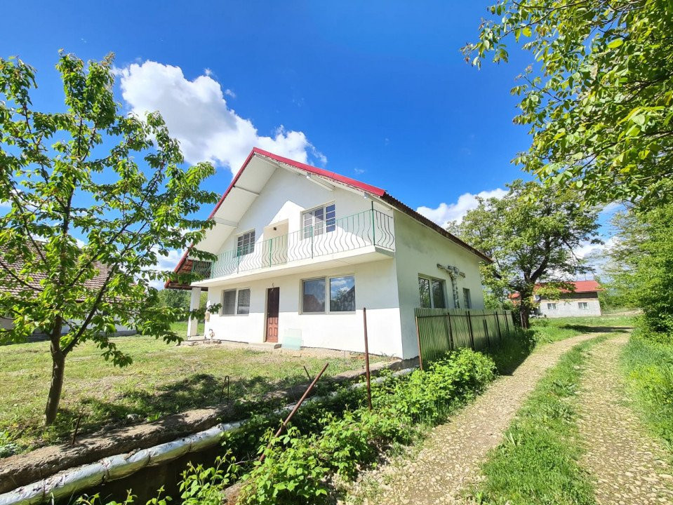 Vânzare proprietate multifuncțională, în Arcani, sat Sănătești - la DN 67 D