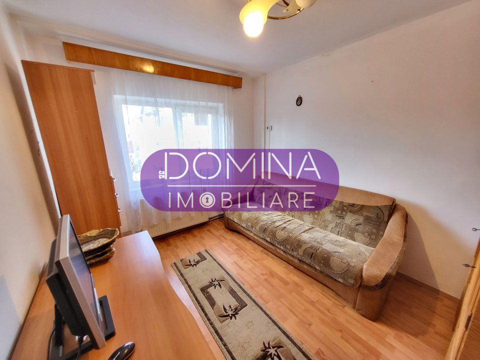 Vânzare apartament 3 camere decomandat, 70 mp,  situat în Tg. Jiu, str. A.I.Cuza