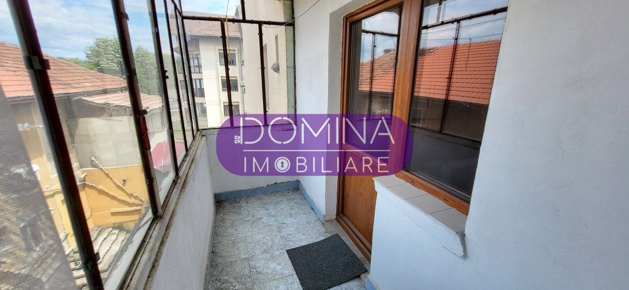 Vânzare apartament 3 camere, et. 2, în Târgu Jiu, B-dul Ecaterina Teodoroiu