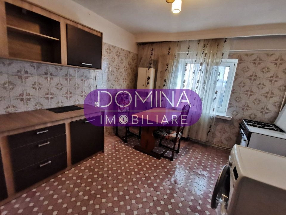Vânzare apartament 4 camere, teren şi garaj, în Târgu Jiu, cartier Traian