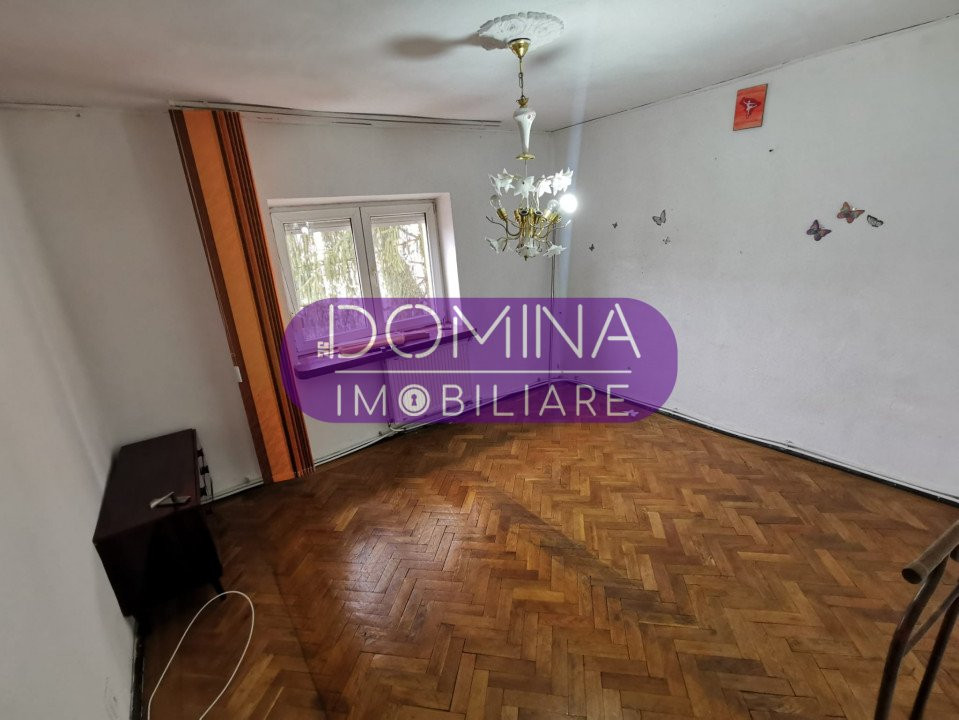 Vânzare apartament 4 camere, teren şi garaj, în Târgu Jiu, cartier Traian