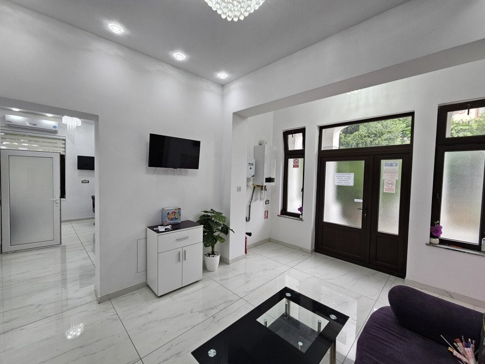 Închiriere spațiu situat în zonă centrală, lângă parcul ”Tudor Vladimirescu” 