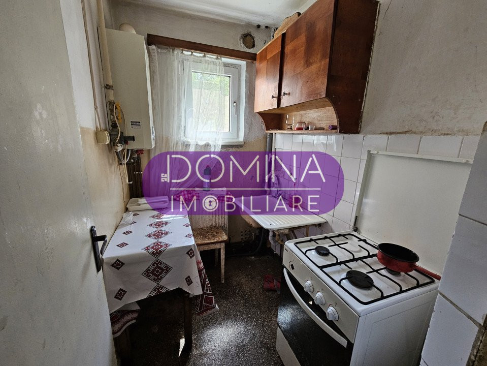 Vânzare apartament 3 camere, situat în Târgu Jiu, strada Mioriței 