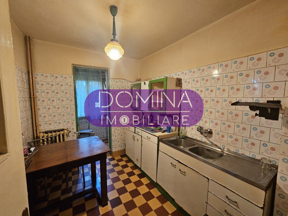 Vânzare apartament 3 camere - strada Nicolae Bălcescu - zonă centrală		
