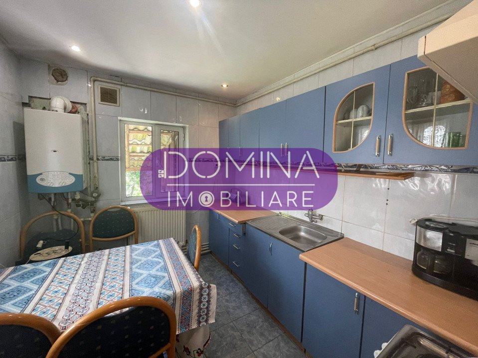 Vânzare casă, str. Petrești, la 1 km distanță de Parcul ”Coloana Infinitului” 