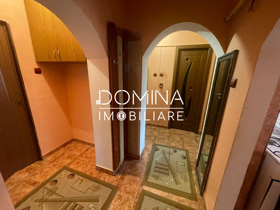 Vânzare apartament 3 camere, etaj 3, situat în Târgu Jiu, strada Slt. Ion Fota