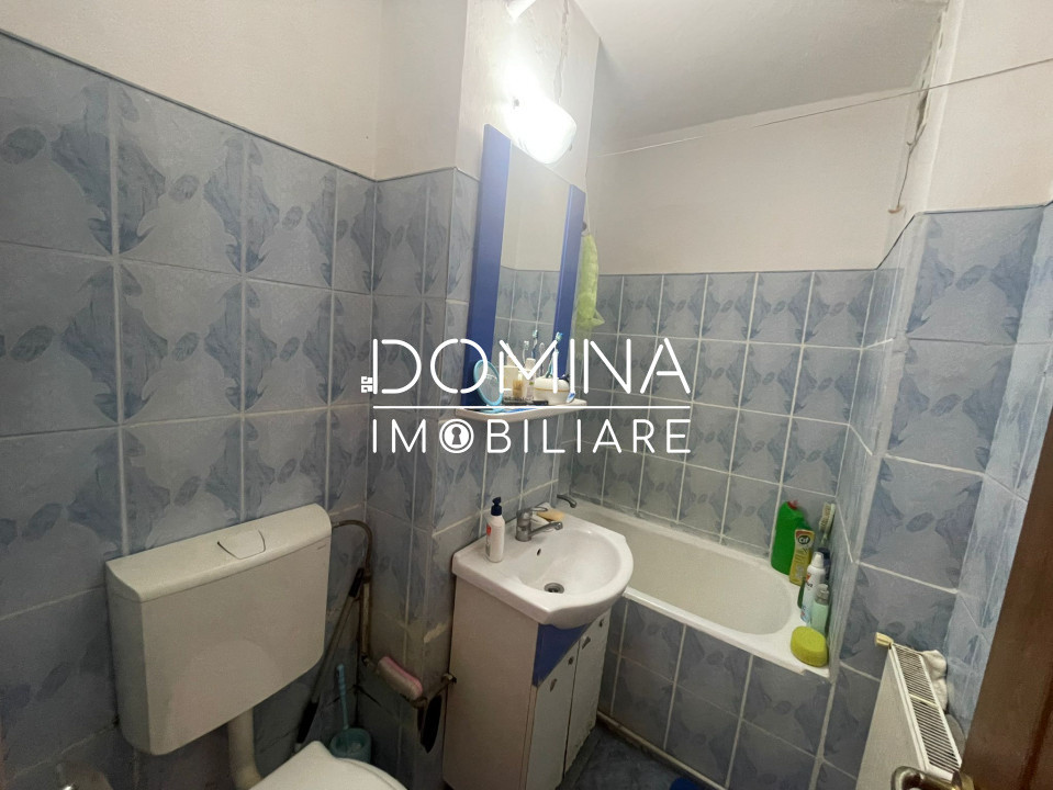 Vânzare apartament 3 camere, etaj 3, situat în Târgu Jiu, strada Slt. Ion Fota