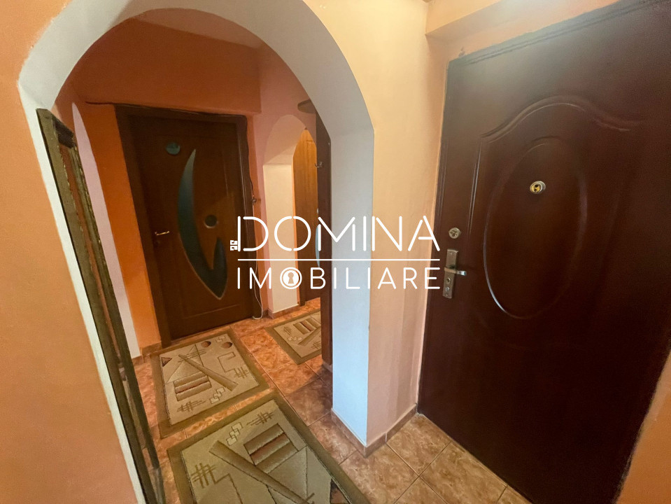 Vânzare apartament 3 camere, etaj 3, situat în Târgu Jiu, strada Slt. Ion Fota