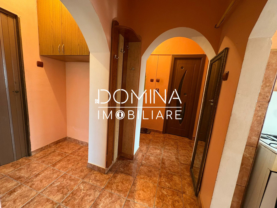 Vânzare apartament 3 camere, etaj 3, situat în Târgu Jiu, strada Slt. Ion Fota