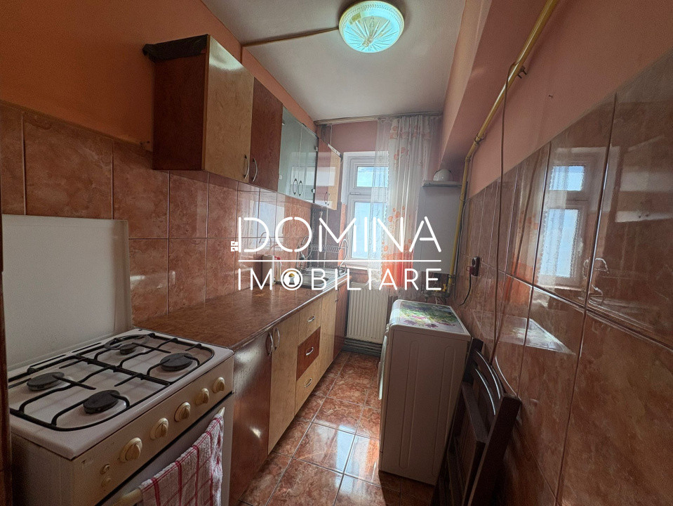 Vânzare apartament 3 camere, etaj 3, situat în Târgu Jiu, strada Slt. Ion Fota