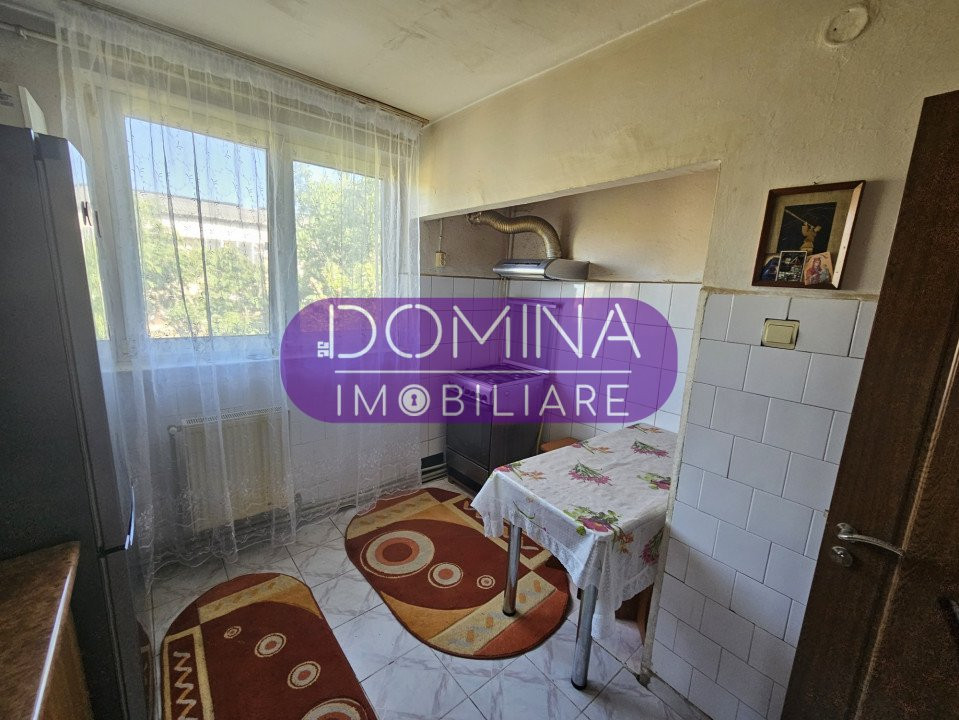 Vânzare apartament 3 camere, situat în Târgu Jiu - Aleea Garofiței