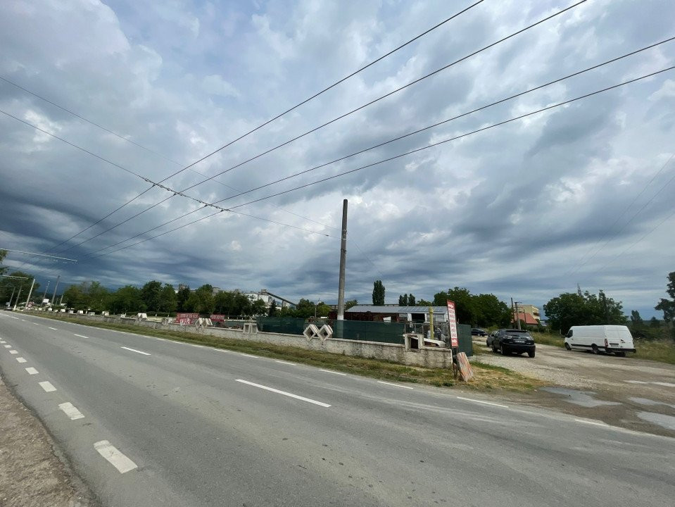 Închiriere teren intravilan, vad comercial, situat în Bârsești, la DN 67 D