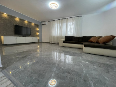 Vânzare casă situată în Târgu Jiu, strada Salcâmului