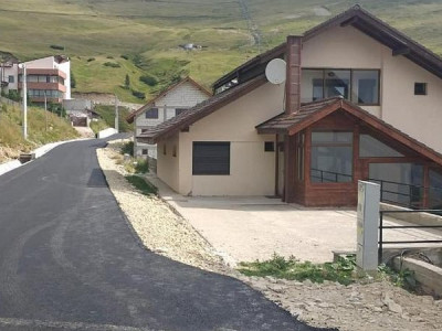 Vânzare proprietate mobilată și utilată, situată în stațiunea montană Rânca