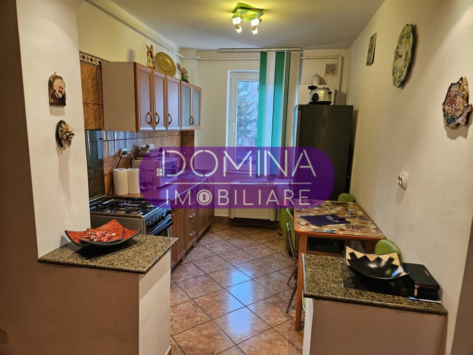 Vânzare apartament 3 camere, situat în Târgu Jiu, etaj 1, strada Unirii 