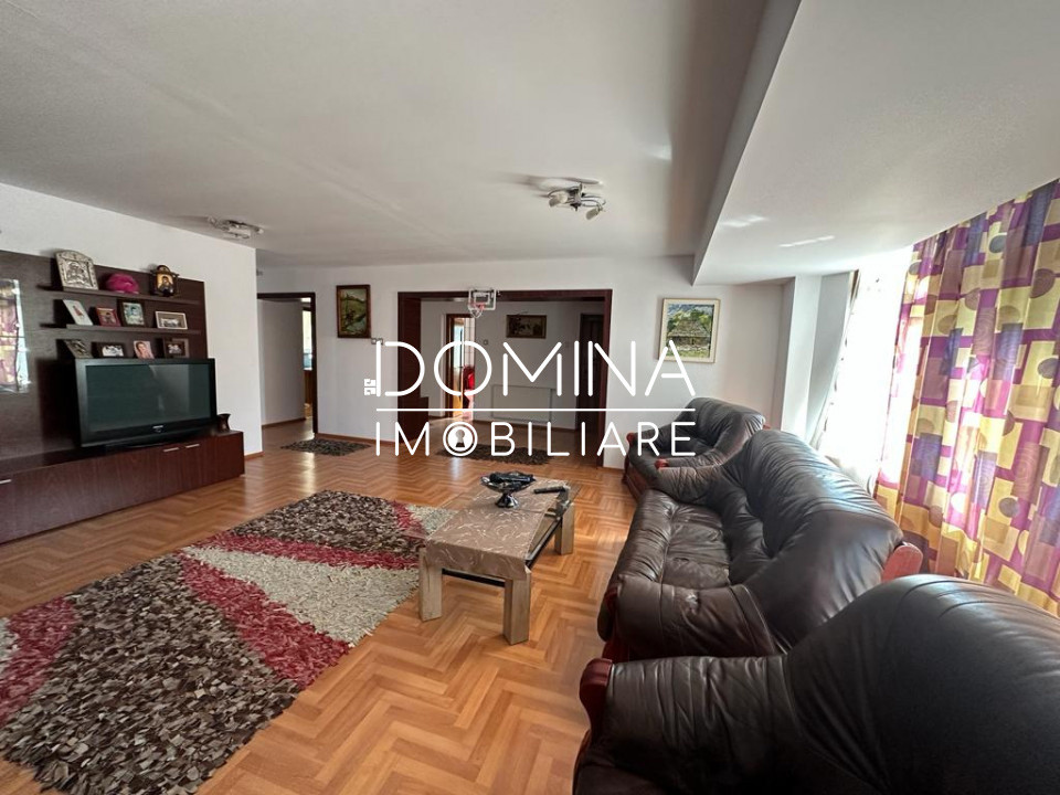  Vânzare proprietate impunătoare, strada Bujorului - cartier Primăverii