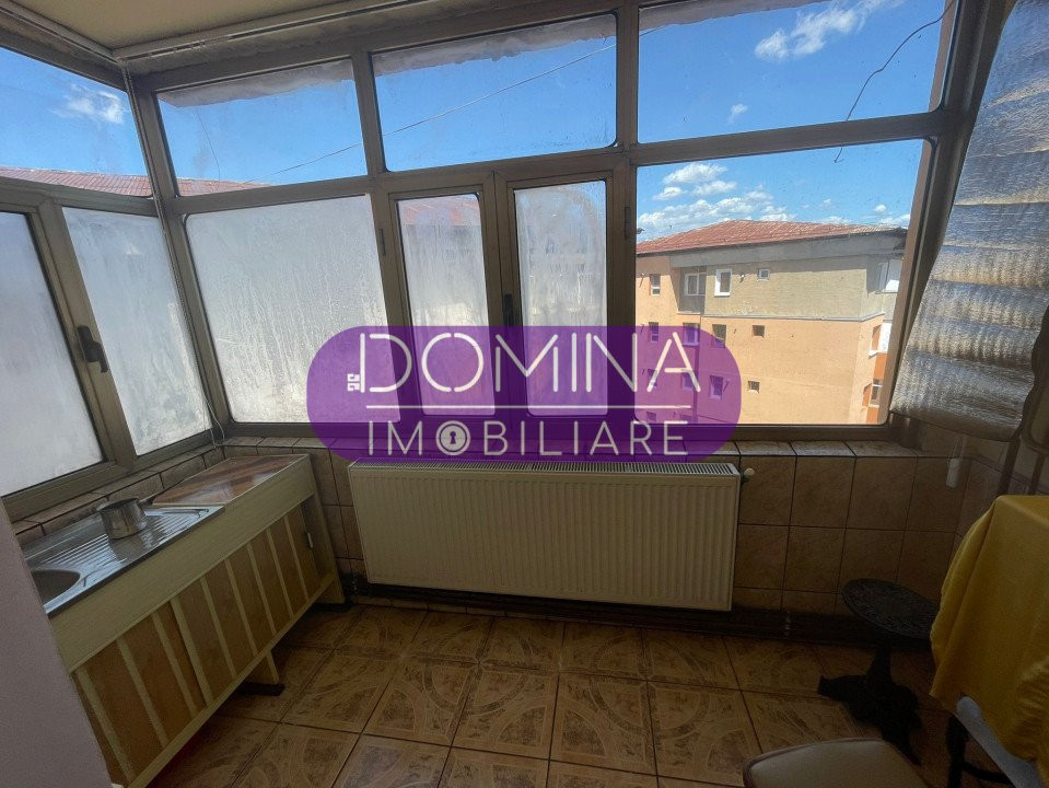 Vânzare apartament 3 camere situat în Târgu Jiu, strada 22 Decembrie 1989