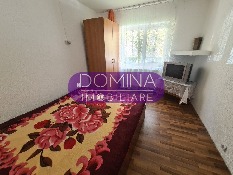 Vânzare apartament 4 camere, situat în Târgu Jiu, strada Cerna