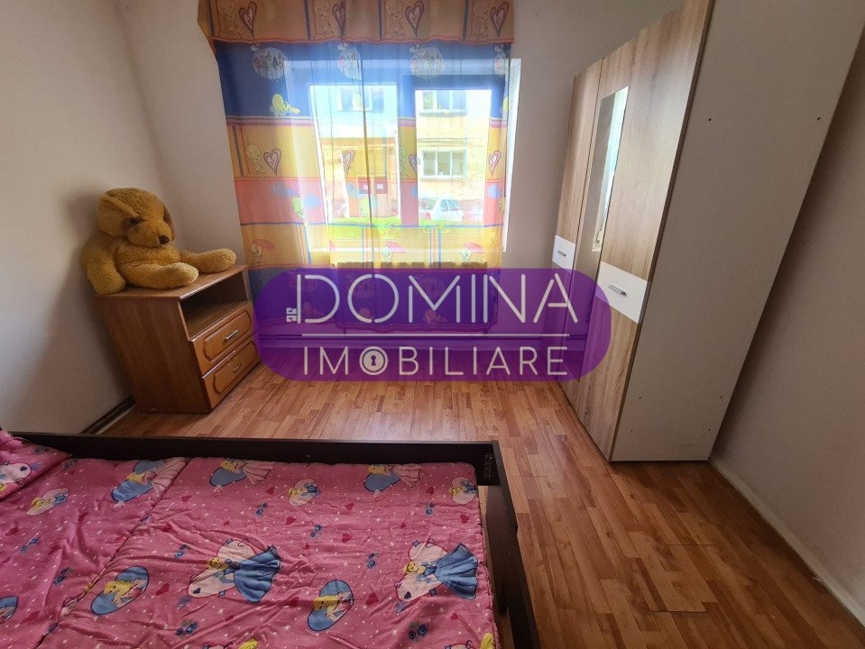 Vânzare apartament 4 camere, situat în Târgu Jiu, strada Cerna