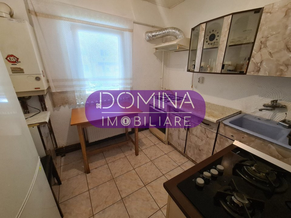 Vânzare apartament 4 camere, situat în Târgu Jiu, strada Cerna