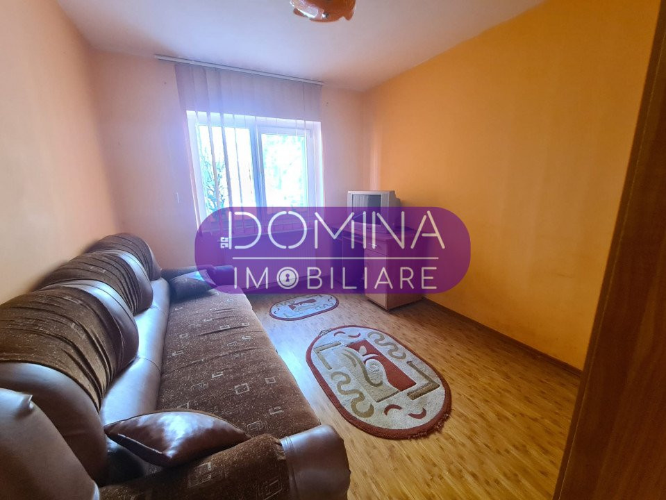 Vânzare apartament 4 camere, situat în Târgu Jiu, strada Cerna