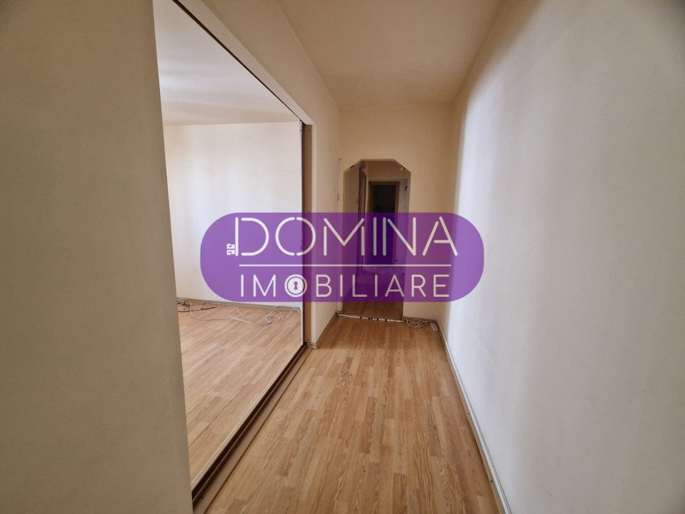 Vânzare apartament 3 camere, situat în zonă semicentrală, str. Comuna din Paris