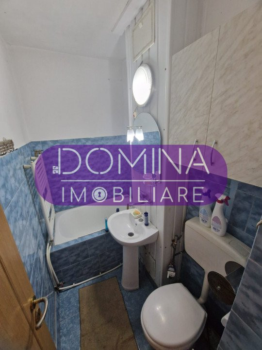 Vânzare apartament 3 camere, situat în zonă semicentrală, str. Comuna din Paris