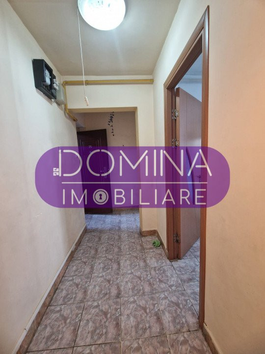 Vânzare apartament 3 camere, situat în zonă semicentrală, str. Comuna din Paris