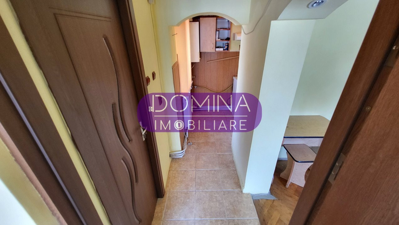 Vânzare apartament 2 camere, situat în Târgu Jiu, Aleea Plopilor - zona 9 Mai