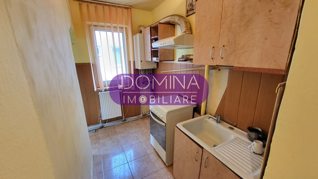 Vânzare apartament 2 camere, situat în Târgu Jiu, Aleea Plopilor - zona 9 Mai