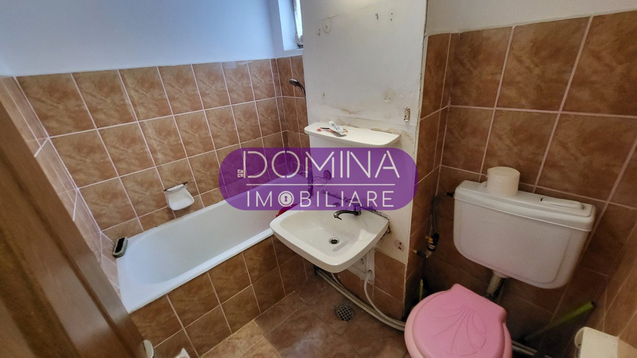 Vânzare apartament 2 camere, situat în Târgu Jiu, Aleea Plopilor - zona 9 Mai