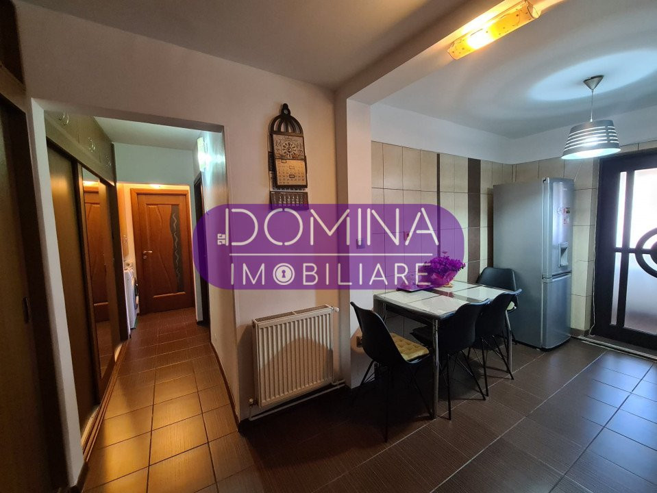 Vânzare apartament 3 camere, etaj 2, strada 9 Mai - zona Mall