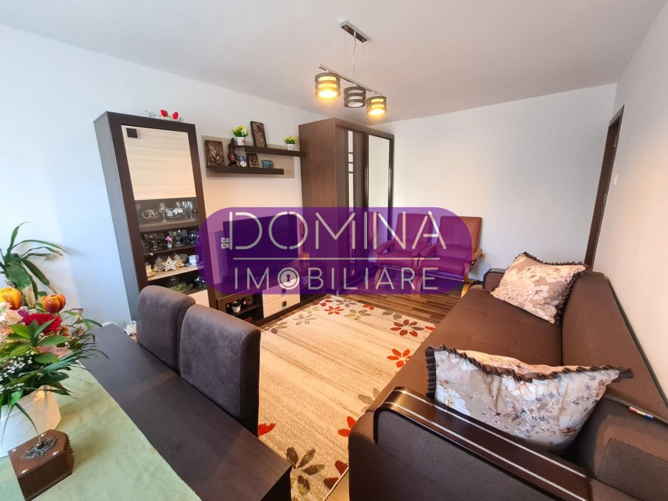 Vânzare apartament 3 camere, etaj 2, strada 9 Mai - zona Mall