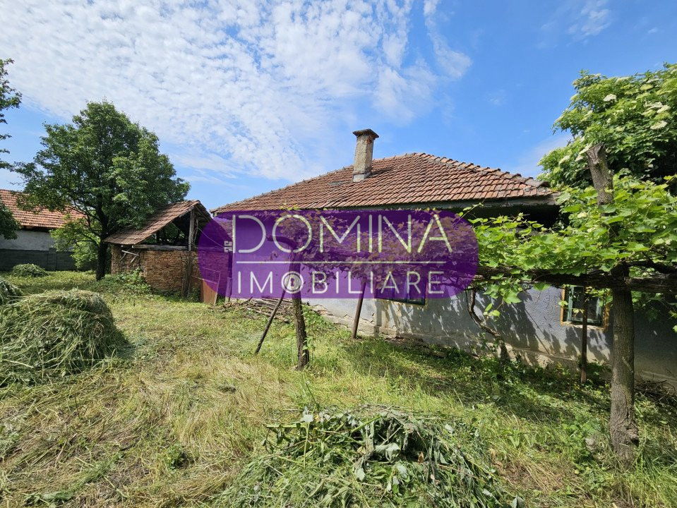 Vânzare casă bătrânească D+P, situată în Sat Curpen, Comuna Stănești