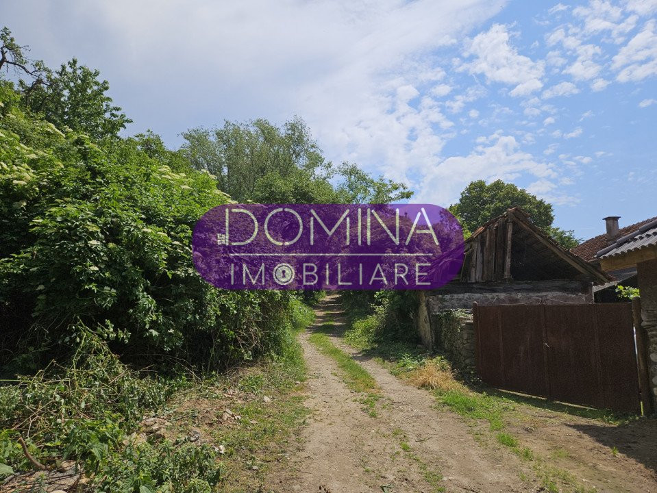 Vânzare casă bătrânească D+P, situată în Sat Curpen, Comuna Stănești