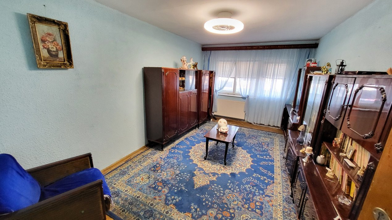 Vânzare apartament 2 camere + boxă, în Târgu Jiu, cartier Traian
