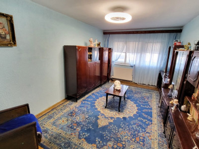 Vânzare apartament 2 camere + boxă, în Târgu Jiu, cartier Traian