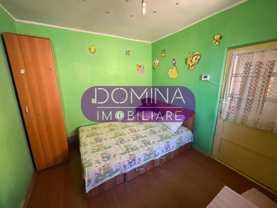 Vânzare casă, str. Petrești, la 1 km distanță de Parcul ”Coloana Infinitului” 