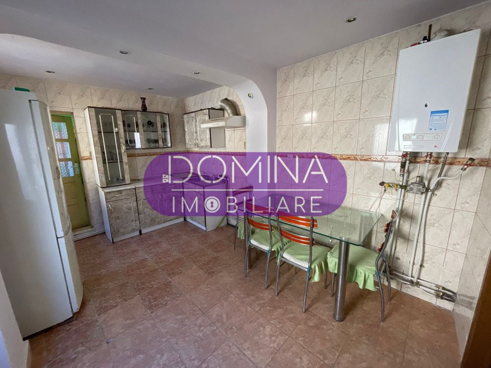 Vânzare casă, str. Petrești, la 1 km distanță de Parcul ”Coloana Infinitului” 