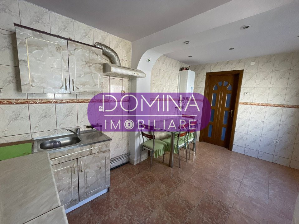 Vânzare casă, str. Petrești, la 1 km distanță de Parcul ”Coloana Infinitului” 