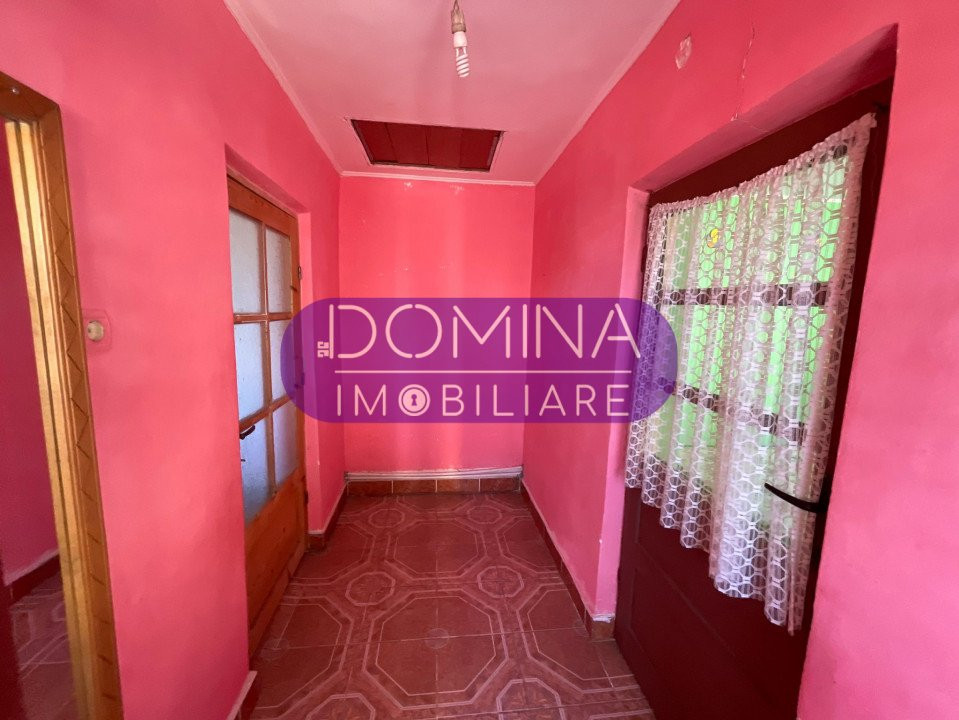 Vânzare casă, str. Petrești, la 1 km distanță de Parcul ”Coloana Infinitului” 