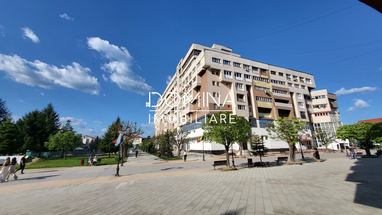 Vânzare apartament cu 3 camere, ULTRACENTRAL, 99 mp, strada Victoriei pietonal