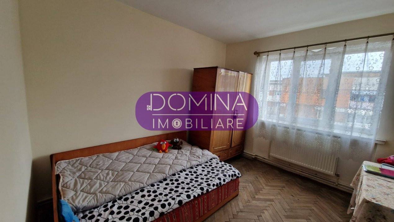 Vânzare apartament 3 camere, situat în Târgu Jiu, strada Nicolae Bălcescu