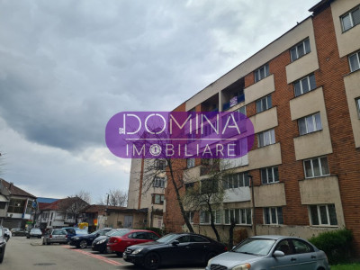 Vânzare apartament 3 camere, situat în Târgu Jiu, strada Nicolae Bălcescu