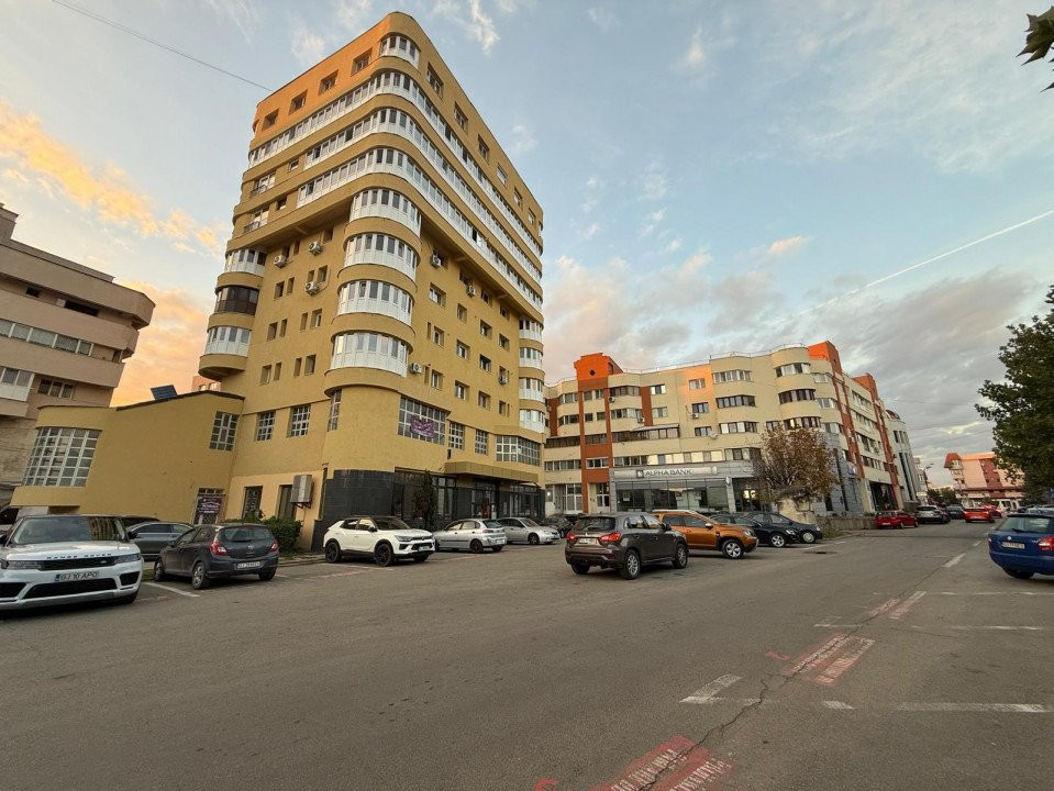 Închiriere *spațiu ultracentral 220 mp* - vizibilitate maximă și acces facil