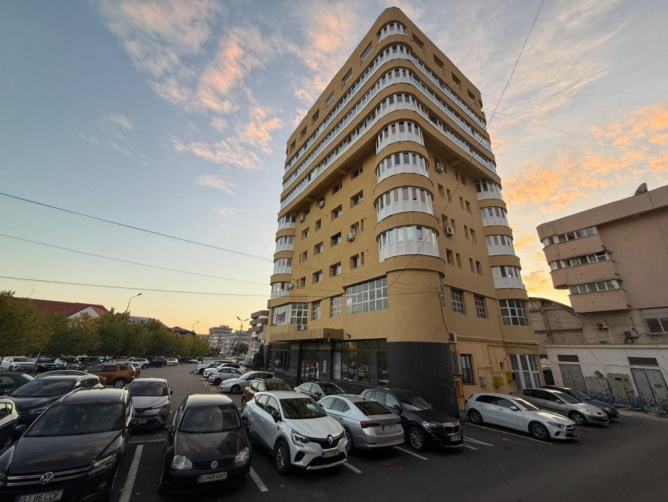 Închiriere *spațiu ultracentral 220 mp* - vizibilitate maximă și acces facil