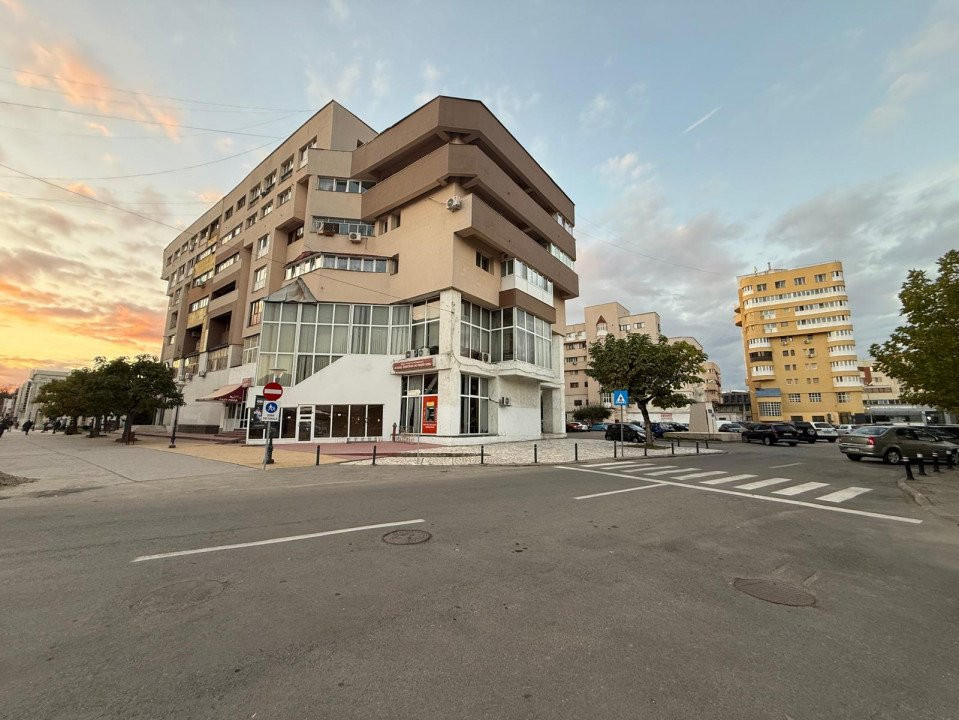 Închiriere *spațiu ultracentral 220 mp* - vizibilitate maximă și acces facil