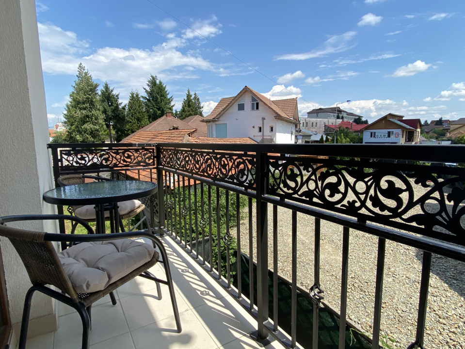 Închiriere garsonieră - strada Revoluţiei (zona Victoriei-Lidl)