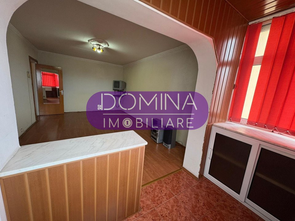 Vânzare apartament 3 camere situat în Târgu Jiu, zonă centrală, str. Revoluției