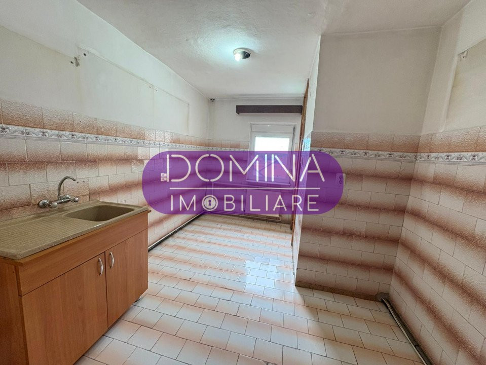 Vânzare apartament 3 camere situat în Târgu Jiu, zonă centrală, str. Revoluției